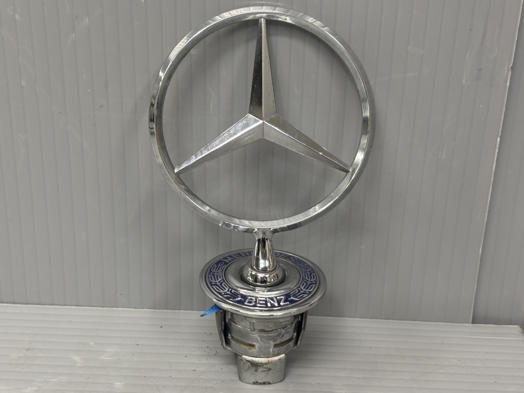 メルセデス ベンツ C230 ステーションワゴン(S203 203252) 純正 ボンネットマスコット エンブレム ボンマス Mercedes-Benz p058053 中古20250943 6,396円