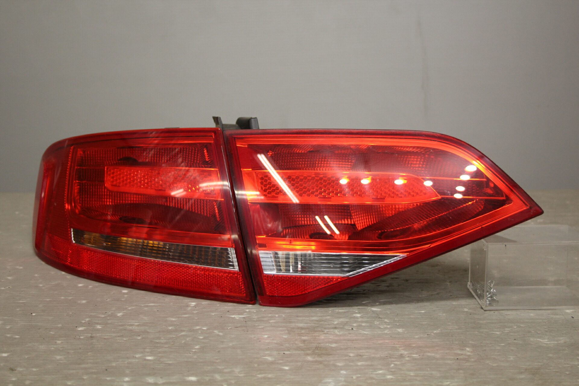 アウディR8 US テールランプ　左右　中古. 送料込 楽天市場】アウディ A4 1.8 TSFI セダン 右ハン Audi 前期(8KCDH