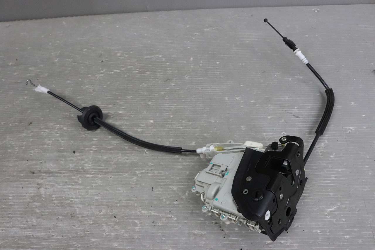 アウディ A4 アバント 1.8 TFSI 右H(8KCDH 8K) 純正 破損無 動作保証 左後 左リア ドアロックアクチュエーター 8K0 839 015 C p049760 中古20241102 7,800円