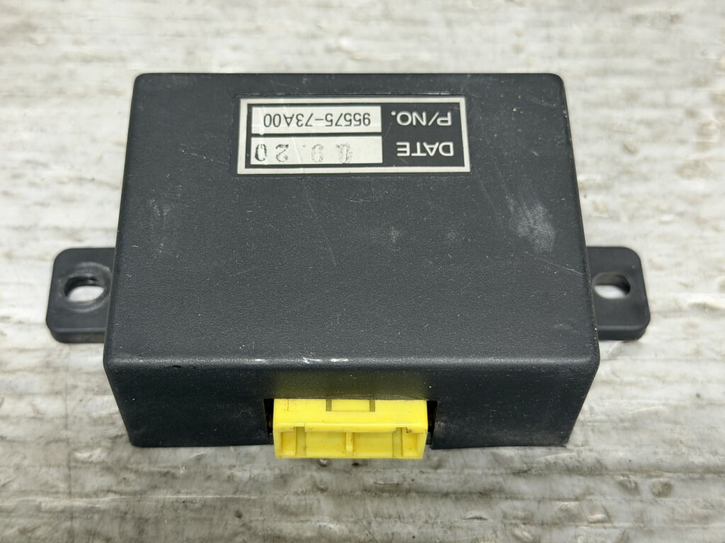 スズキ ジムニー ワイルドウインドリミテッド 3AT ターボ (JA11 JHCR-SA3) エアコン コンピューター エアコンアンプ 95575-73A00 p059407 中古20251122