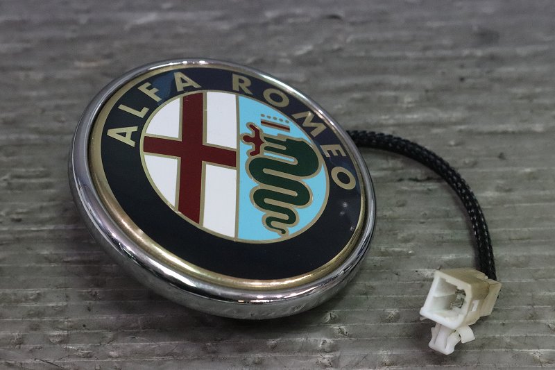 アルファロメオ　ALFA ROMEO 純正クアドリフォリオ エンブレム　左右 エンブレム アルファロメオ クアドリフォリオ 四つ葉 クローバー