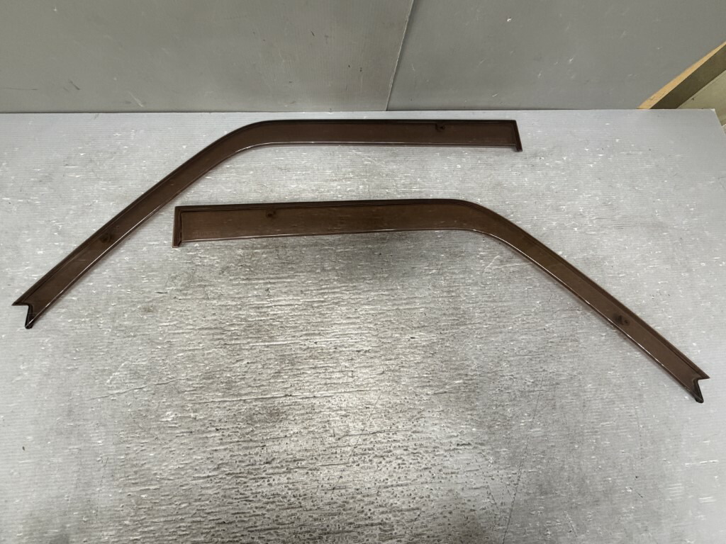 マツダ ボンゴ トラック DX(SKP2T) 破損無 ドアバイザー フロント 左右セット 金具付 右 左 p060103 中古20251224
