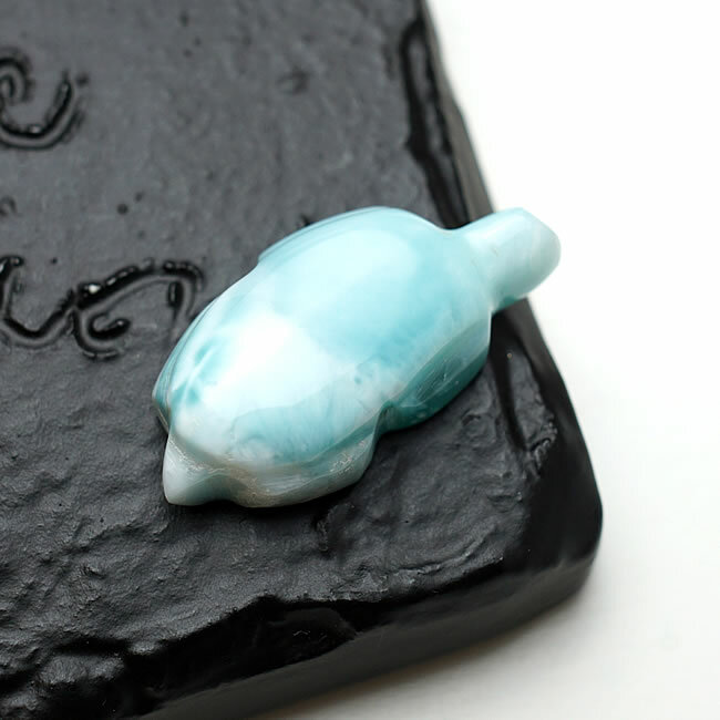 ラリマー　亀　ホヌ　タートル　置物　彫り物　彫物　ヒーリング効果抜群 ラリマー 亀 ホヌ タートル 置物 彫り物 彫物 ヒーリング効果抜群