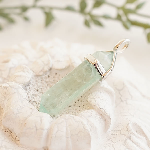 楽天市場】グリーンフローライト 両剣ポイント ペンダントトップ