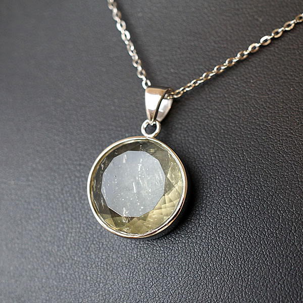 高品質 エメラルド 稀少石 リビアングラス ネックレス 限定品 高品質 エメラルド 稀少石 リビアングラス ネックレス 限定品 高