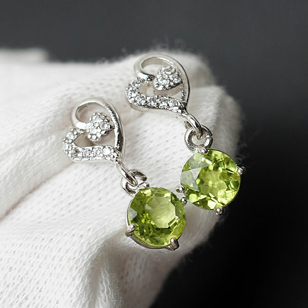 天然石ペリドット ホワイトゴールド ピアス 8月誕生石のアクセサリー K18WG ペリドット 8月の誕生石 ピアス