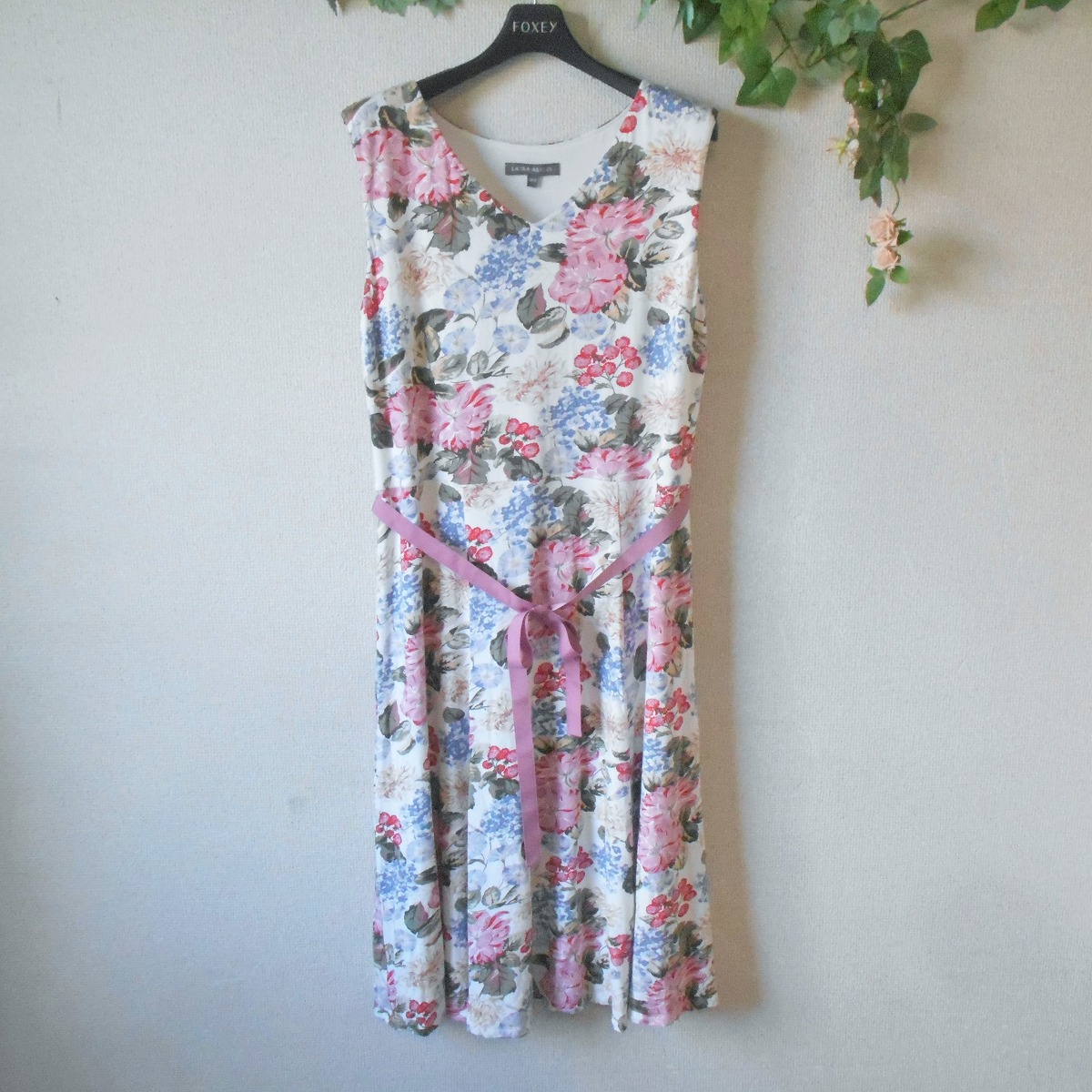 ✨美品✨LAURA ASHLEY 花柄 ノースリーブ ワンピース XL 楽天市場】LAURA ASHLEY ローラアシュレイ ノースリーブ