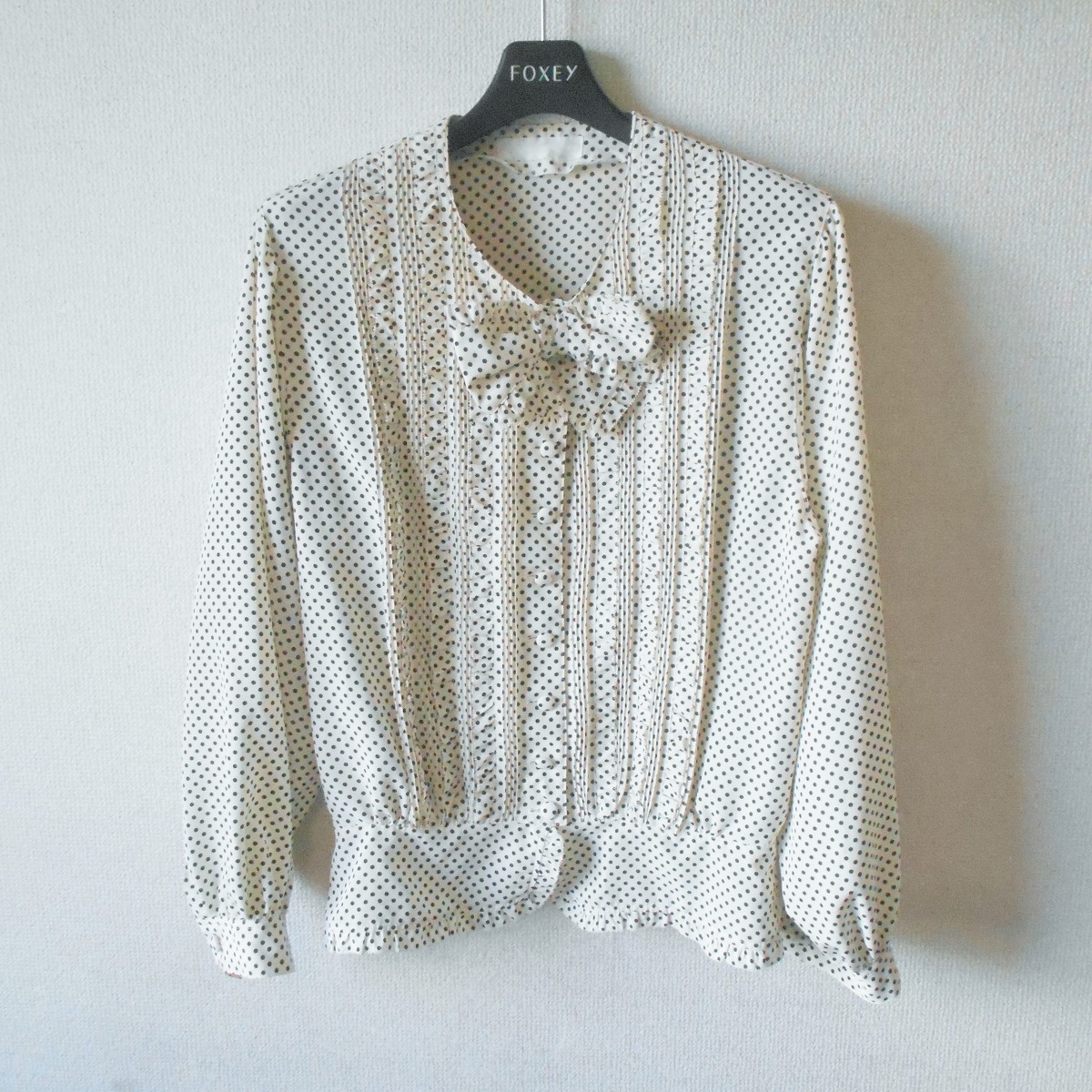 【中古】インゲボルグ INGEBORG ブラウス 長袖 ぺプラム ピンタック リボン 水玉 ドット レディース
