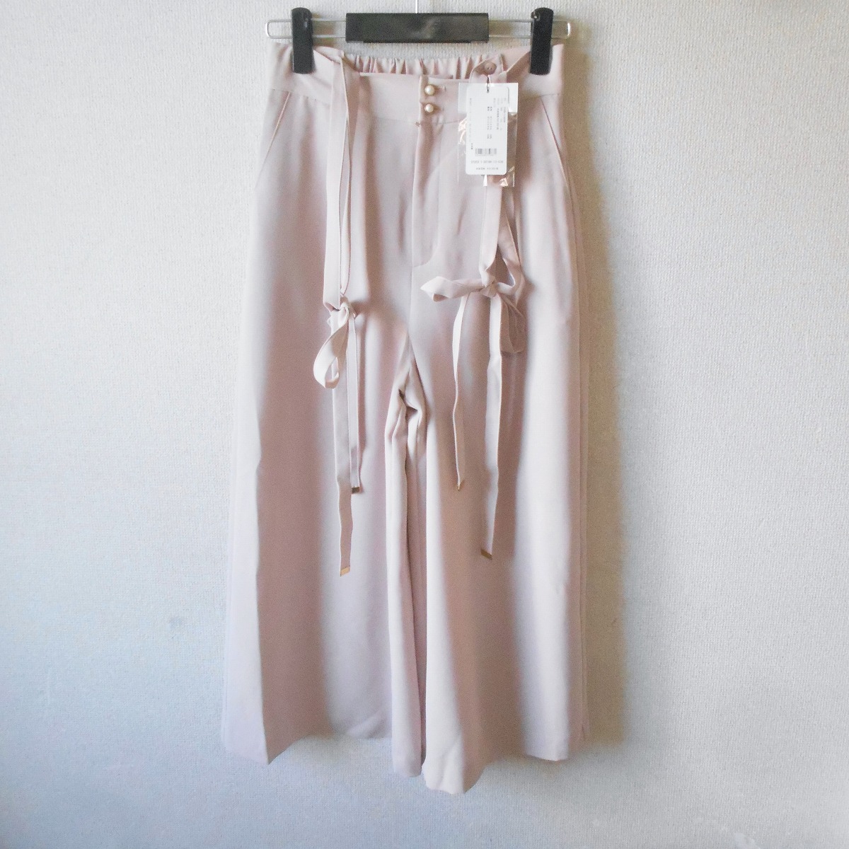 【中古】新品 タグ付き18000円 レッセパッセ LAISSE PASSE 春 夏 肩紐付き パンツ ワイドパンツ バギー パンツ 日本製 38 未使用|ママポケット