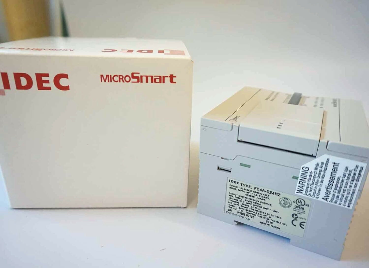 【◆新品 東京発◆ 適格請求書発行可◆】FC4A-C24R2 コントローラー、PLC、Sup-V 120 / 240AC、40VA、14電圧入力、10リレー出力、SPST-NO、IP20、【６ヶ月保証】