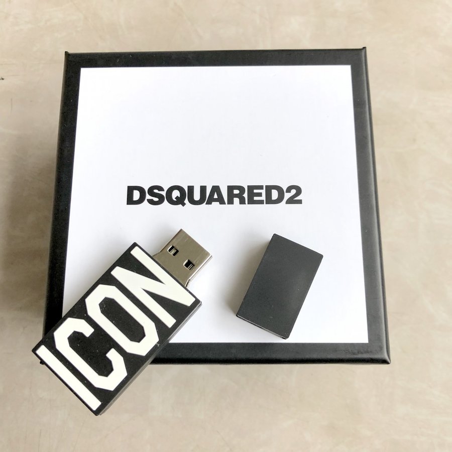 DSQUARED2 [ディースクエアード] ICON USB KEYS [BLACK] アイコンUSBキー (ブラック) 35801572 M063 AKS 13,024円