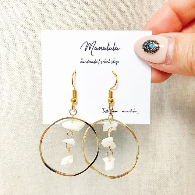 楽天市場 さざれシェルフープピアス シェルピアス 貝殻 フープピアス パールピアス 海好き 海アクセサリー 送料無料 Manatula