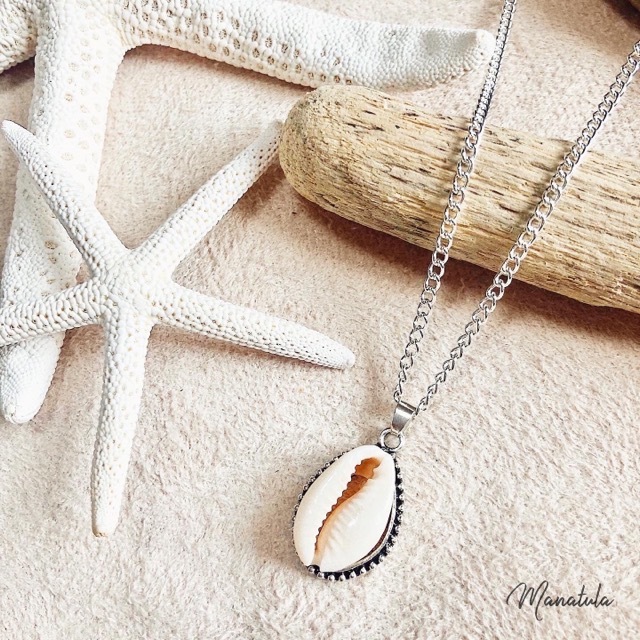 楽天市場 カウリーシェルシルバーネックレス シェルアクセサリー シェルネックレス カウリーシェル 貝殻 貝殻ネックレス タカラ貝 シルバーアクセサリー タカラ貝ネックレス Manatula
