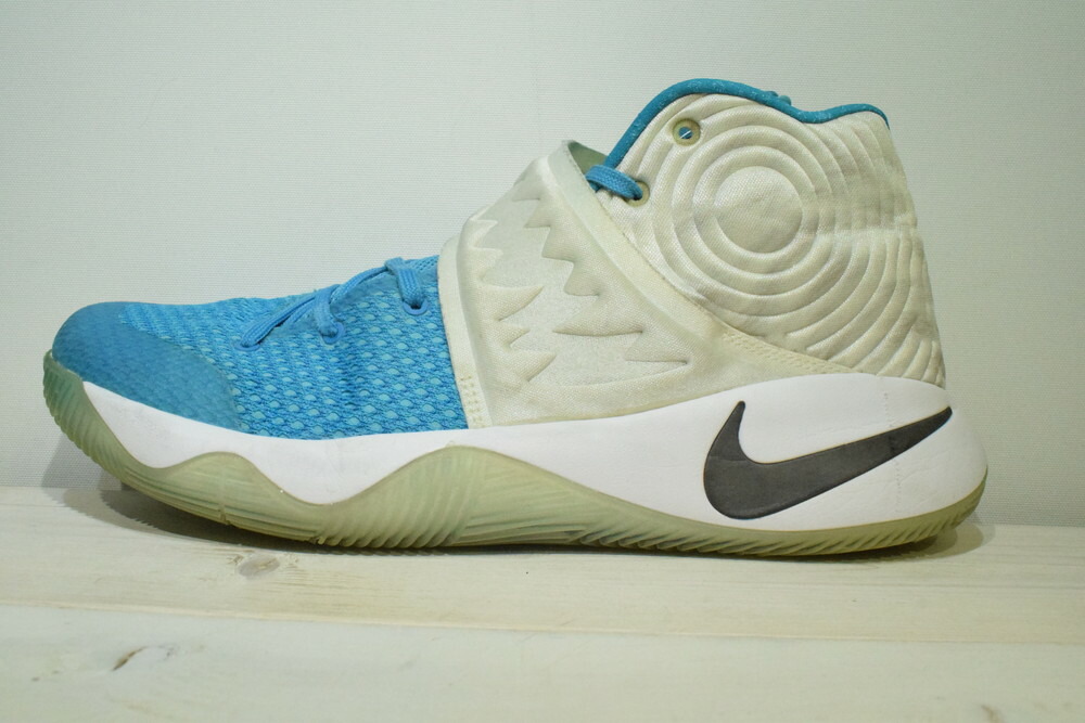 kyrie 2 christmas