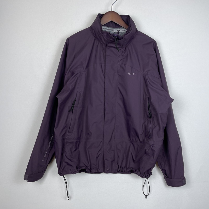 百貨店SALE 20%OFF~【現況乗り合い船品】【メンズ】 HUF ハフ 24AW OG LOGO 3L SHELL JACKET 一風変わった ロゴタイプ スリーエル 甲殻上衣 ライトアウター ナイロン上衣 142-260107-ks-17-fuz 大きさ：L 色つや：パープル 生生世世Net店