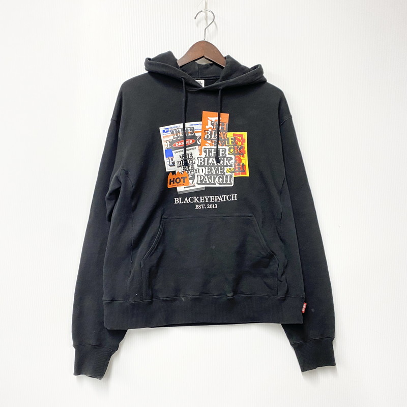 【中古品】【メンズ】  BLACK EYE PATCH ブラックアイパッチ  LABEL PACK HOODIE 下げ札 容器に並べる フーディー トップス 流汗 142-260331-ya-01-izu 大きさ：S 色つや：BLACK 生生世世Net店