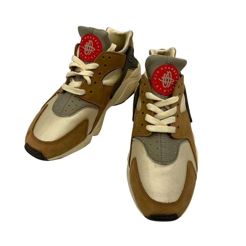 【中古品】【メンズ】 NIKE ナイキ × STUSSY ステューシー AIR HUARACHE LE DD1381-200 エア湖 ハラチ LE スニーカー シューズ 靴 160-260403-as-23-izu 大きさ：26.5糎 色つや：DESERT OAK/REED-LT STRAW-UNIV RED-NEWSPRI 生生世世Net店