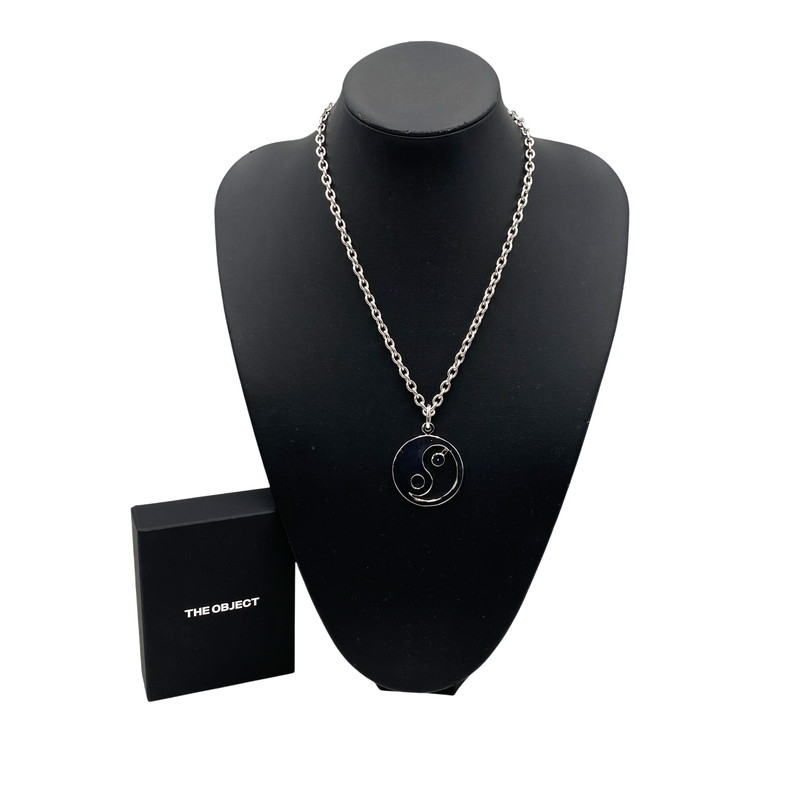 【中古品】【メンズ/レディース】  THE OBJECT ザオブジェクト TO-HKG-24014 YIN-YANG SYMBOL NECKLACE 陰陽 符帳 頸飾り 添え物 192-260501-kh-26-izu 色合い：しろがね色 生生世世Net店