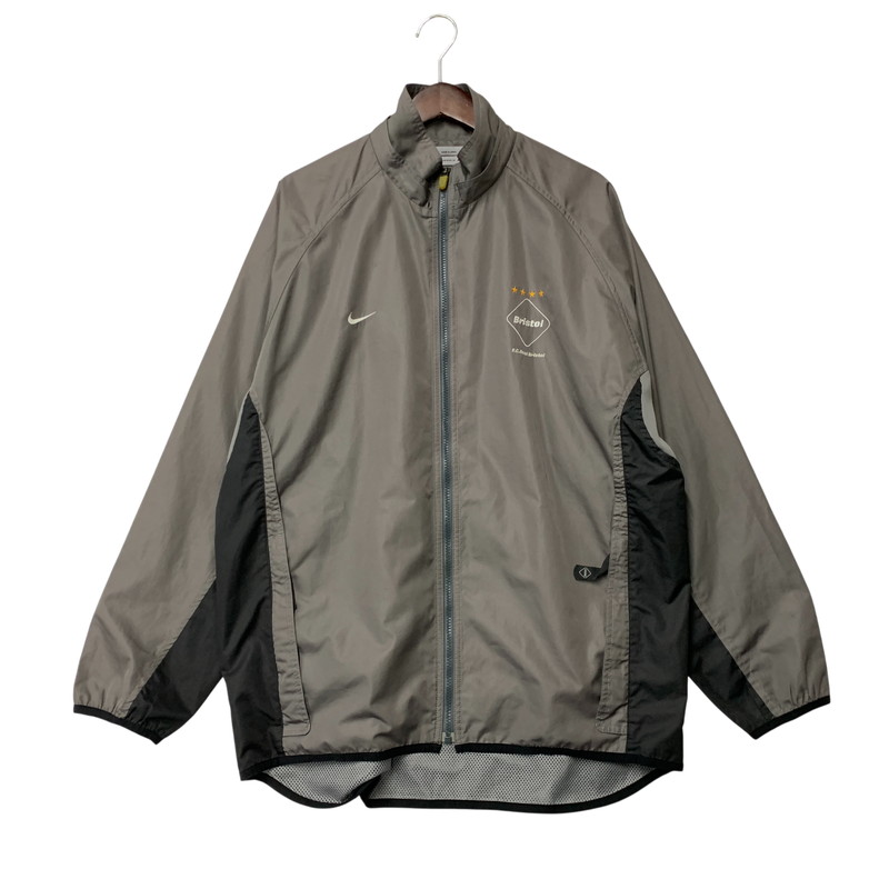 【中古品】【メンズ】  F.C.REAL BRISTOL×NIKE エフシーレアルブリストル×ナイキ F0 MAS 00’S NYLON JACKET ナイロン 上衣 アウター 142-260611-cs-11-izu 大きさ：M 色合い：薄墨色 未来永劫Net店