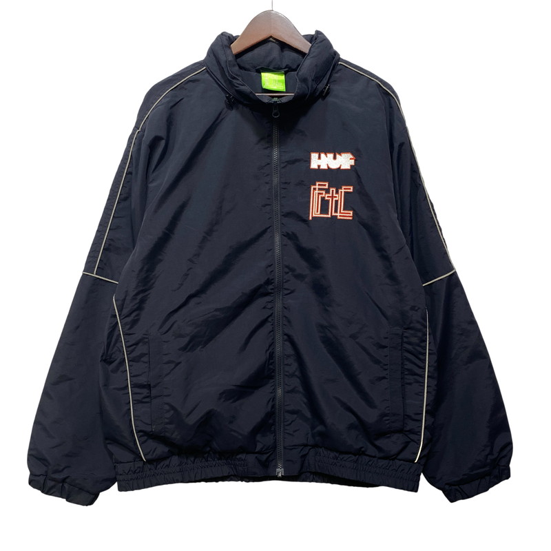 【中古品】【メンズ】 FTC エフティーシー &times; HUF ハフ REFLECTIVE PIPING TRACK JACKET HUFTCJ01 リフレクティブ パイピング トラックジャケット 142-260719-as-12-izu サイズ：L カラー：ネイビー 万代Net店｜万代Net店