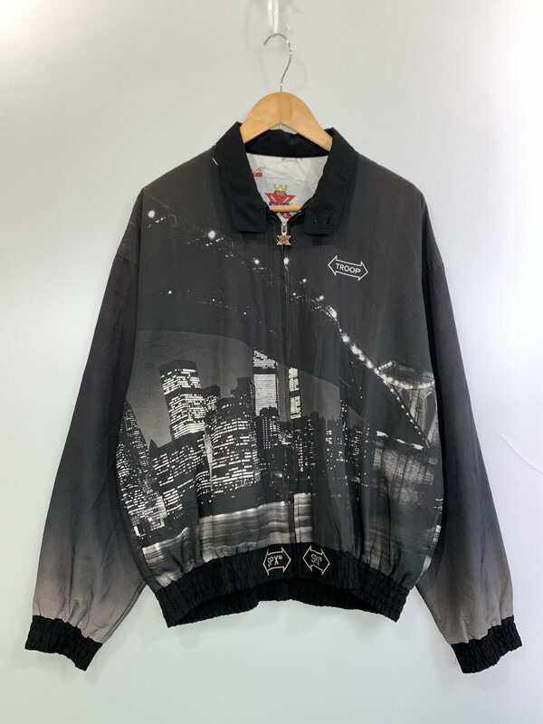 【現状渡し品】【メンズ】 SPX エスピーエックス ×TROOP トゥループ FULL GRAPHIC JACKET フル グラフィックジャケット アウター 146-260402-KS-03-min サイズ：L カラー：ブラック系 万代Net店