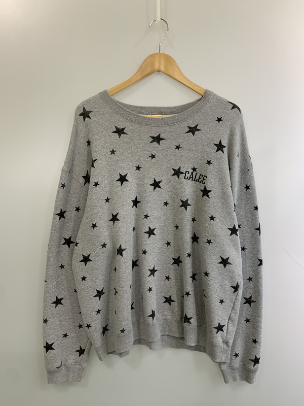 【中古品】【メンズ】  CALEE 持ちはこび ALLOVER STAR PATTERN LS SWEATSHIRT CL-22AW005SP オールオーバースターパターン トレーナー 労働者の一団のど首 星総柄 142-260610-kt-18-時間 大きさ：XL 色合い：薄墨色 未来永劫Net店