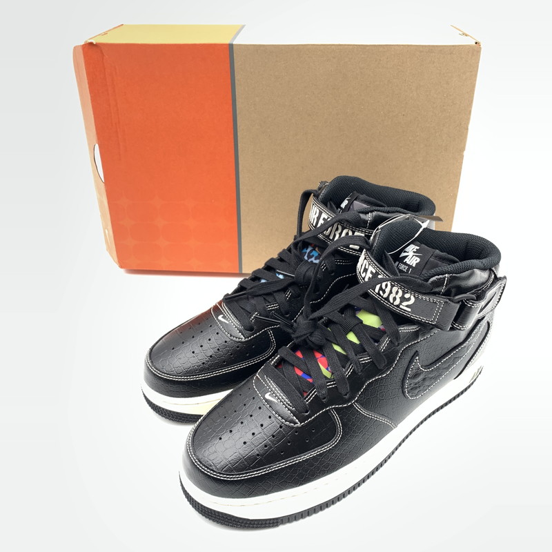 【中古美品】【メンズ】  NIKE ナイキ DV1029-010 AIR FORCE 1 MID LX ”OUR FORCE 1” スニーカー 靴 160-260601-st-07-otoh 色つや：黒いこと/ペールアイボリー 生生世世Net店