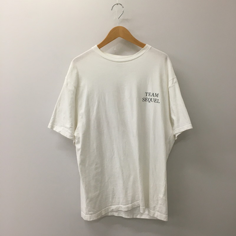 【中古品】【メンズ】 SEQUEL シークエル × WEEKEND ウィークエンド × WENDY’S ウェンディーズ 別注 コラボ 23SS LOGO S/S TEE ロゴ ショートスリーブ Tシャツ 半袖 トップス 142-250608-kk-10-tei サイズ：L カラー：ホワイト 万代Net店