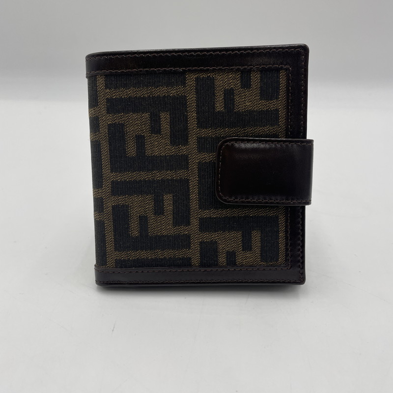 【中古品】【メンズ/レディース】 FENDI フェンディ COMPACT WALLET 2270-01695-009 コンパクトウォレット 二つ折り財布 カードケース 181-250811-KS-06-tei カラー：ブラウン 万代Net店