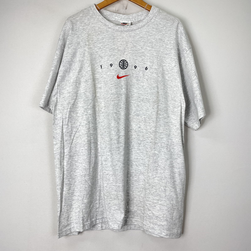 【中古品】【メンズ】 NIKE ナイキ 90’s LOGO PRINT 1996 S/S TEE 90年代 ロゴプリント 1996 ショートスリーブ Tシャツ トップス 半袖 148-251110-ts-22-tei サイズ：L カラー：グレー 万代Net店 7,722円