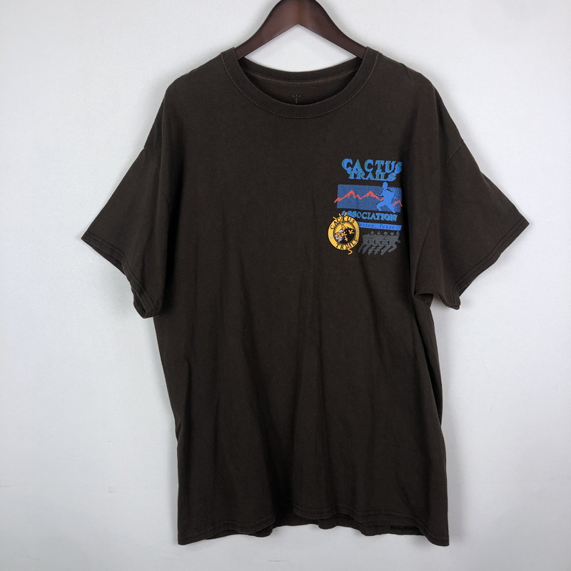 【中古品】【メンズ】 TRAVIS SCOTT トラヴィススコット 20SS CACTUS TRILS ASSN T-SHIRTS カクタス トリルズ アソシエーション Tシャツ 半袖 トップス 142-251205-ks-06-tei サイズ：L カラー：ブラウン 万代Net店