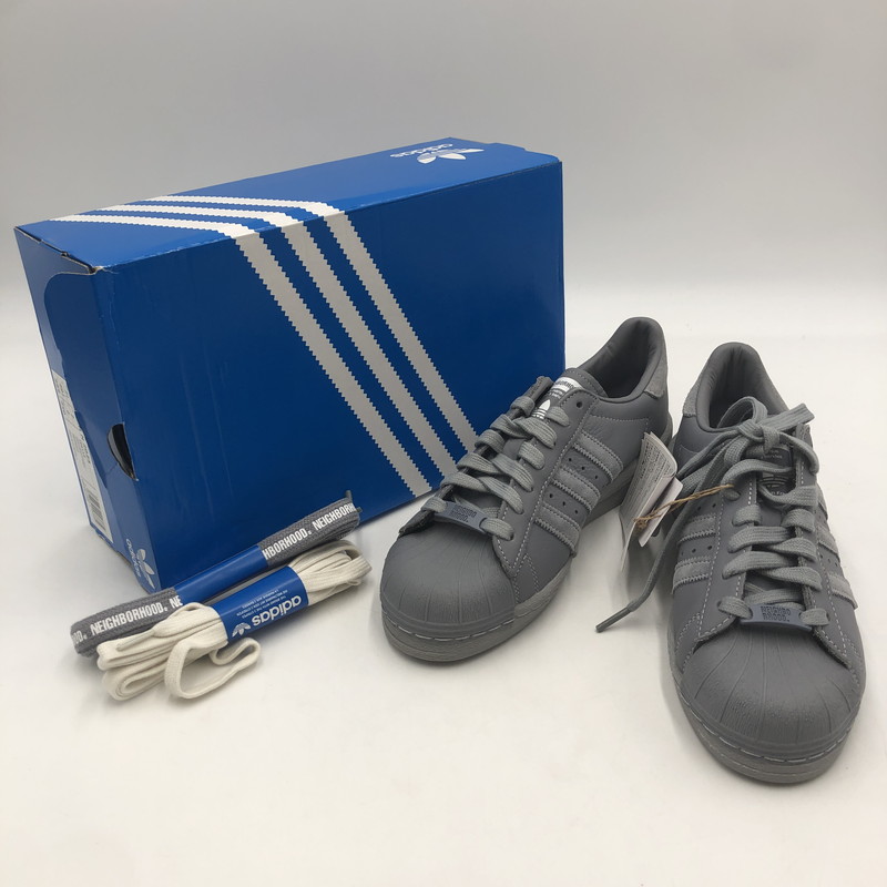 【中古美品】【メンズ】 adidas アディダス × NEIGHBORHOOD ネイバーフッド 別注 コラボ SSTR E 2024 IE6115 スーパースター2024 スニーカー 靴 161-251217-ks-13-tei カラー：グレー/フットウェアホワイト 万代Net店