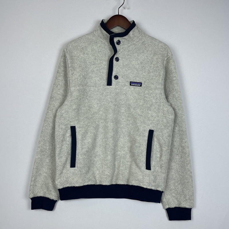 【中古品】【メンズ】 patagonia パタゴニア SHEARLING BUTTON PULLOVER 26140 シアーリング ボタン プルオーバー ライトアウター フリースジャケット 144-260113-yy-33-tei サイズ：S カラー：オートミールヘザー 万代Net店