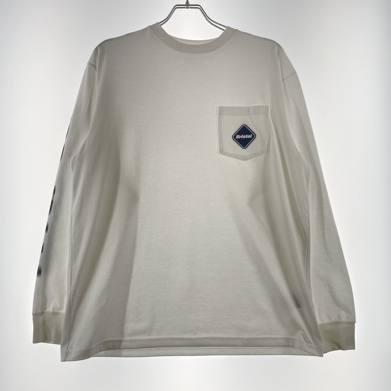 【中古品】【メンズ】 F.C.R.B. エフシーアールビー BLURRED LOGO L/S POCKET TEE FCRB-250082 ブラード ロゴ ロングスリーブ ポケット Tシャツ 長袖 トップス 142-260202-yo-14-tei サイズ：L カラー：ホワイト 万代Net店