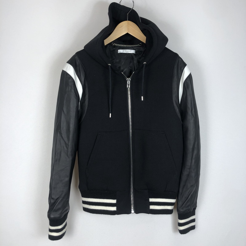 【中古品】【メンズ】 GIVENCHY ジバンシィ LAMB LEATHER HOODED STADIUM JACKET 17F0302443 ラムレザー フードッド スタジアムジャケット アウター スタジャン 141-260217-ko-16-tei サイズ：48 カラー：ブラック 万代Net店