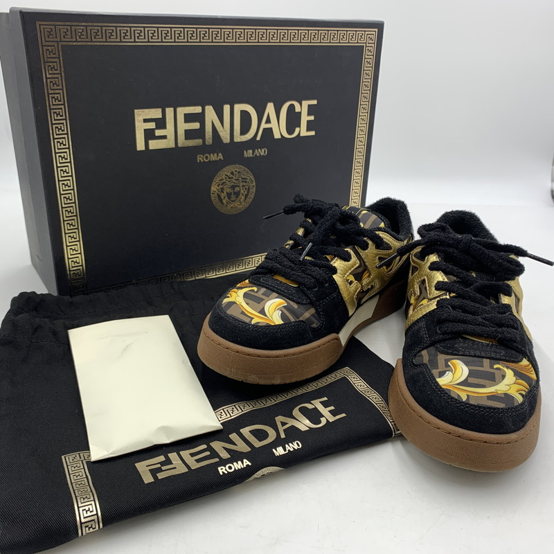 百貨店SALE 10%OFF~【中古品】【メンズ】  FENDACE フェンダーチェ FENDI フェンディ × VERSAC ヴェルサーチェ MATCH FENDACE BLACK SUEDE LOW TOPS 7E1538AJYXF1HG0 ロートップス スニーカー 靴 183-260228-ko-09-tei 大きさ：7E 色つや：総柄 生生世世Net店