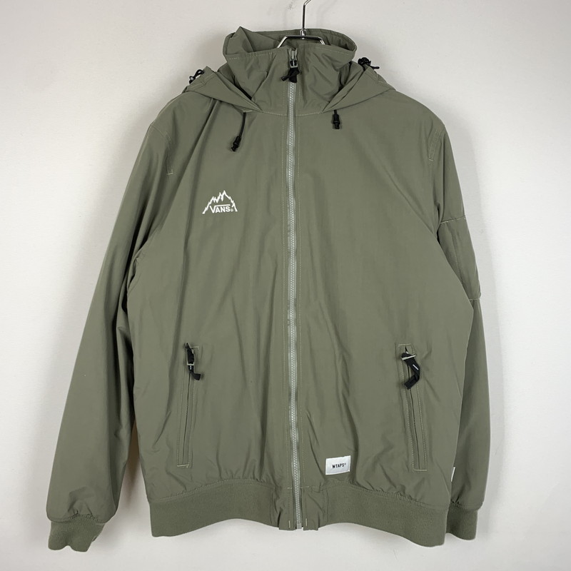 【中古品】【メンズ】 WTAPS ダブルタップス × VAULT BY VANS ALPS ヴォルト バイ バンズ 別注 コラボ NYLON TUSSAH JACKET ナイロン タッサー ジャケット アウター 142-260313-ko-06-tei サイズ：1 カラー：オリーブダーク 万代Net店 19,250円
