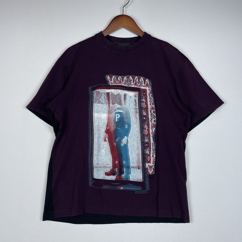 百貨店SALE 10%OFF~【中古品】【メンズ】 PRADA プラダ GRAPHIC DESIGN BICOLOR T-SHIRT グラフィック ひな形 バイ色つや ティーシャツ 半袖 トップス 141-260318-yo-01-tei 大きさ：M 色つや：赤紫/黒いこと 生生世世Net店