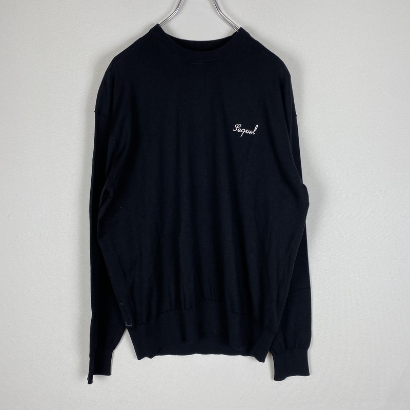 【中古品】【メンズ】 SEQUEL シークエル 25SS LOGO CREW NECK COTTON SWEATER ロゴ クルーネック コットンセーター 長袖 トップス 142-260413-ks-04-tei サイズ：S カラー：ブラック 万代Net店