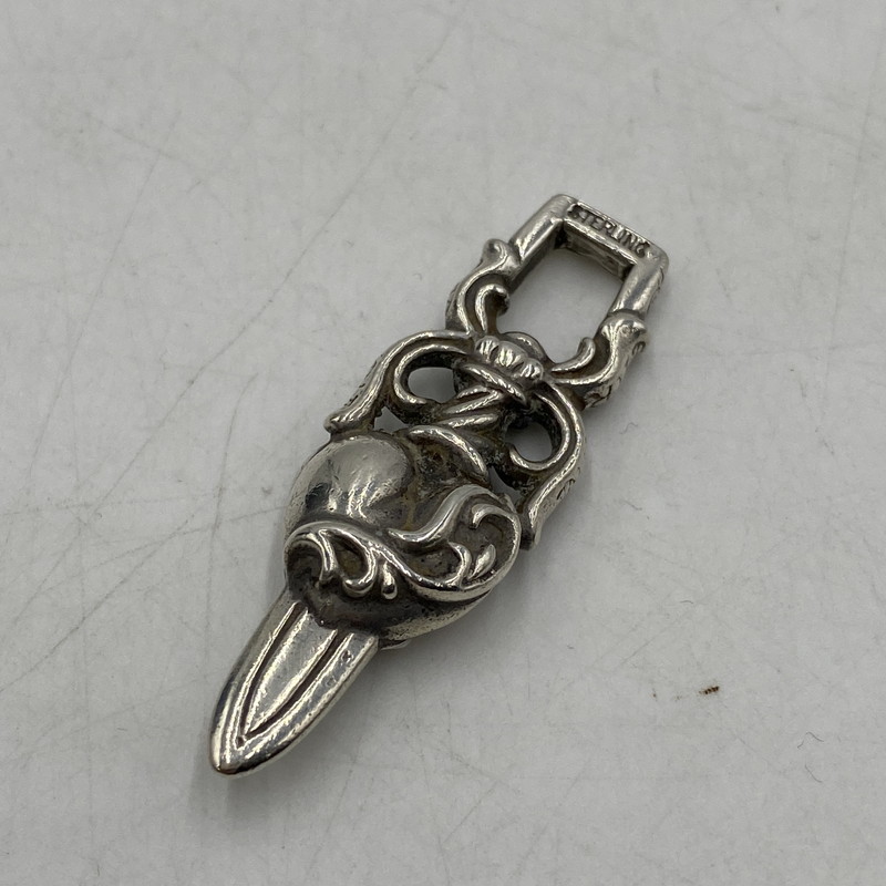 【現状渡し品】【メンズ】 CHROME HEARTS クロムハーツ DAGGER HEART PENDANT TOP ダガー ハート ペンダントトップ ネックレス アクセサリー 190-260417-ks-12-tei サイズ:10.4グラム カラー:シルバー 万代Net店