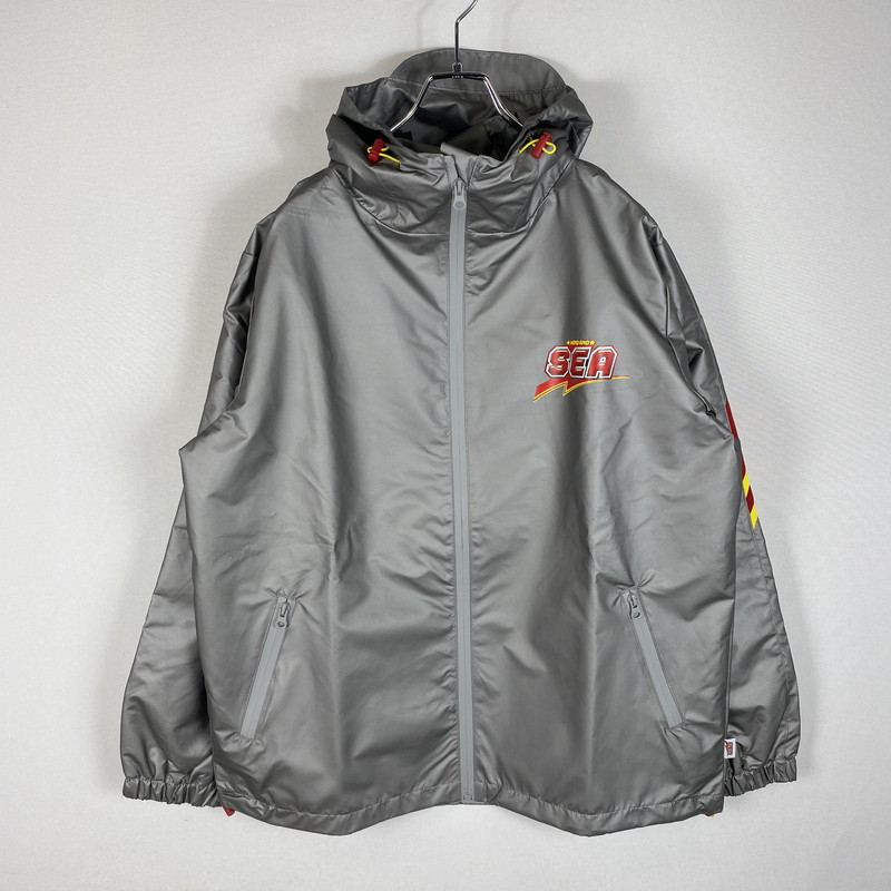百貨店SALE 10%OFF~【中古美品】【メンズ】  WINDANDSEA ウィンダンシー × UFO ユー エフ オー 別注 二人三脚 WATER REPELLET JACKET WDS-C-UDO-24-Q4-05 ウォーターリペレント 上衣 ライトアウター 142-260418-ks-08-tei 大いさ：M 色合い：しろがね色 生生世世Net店