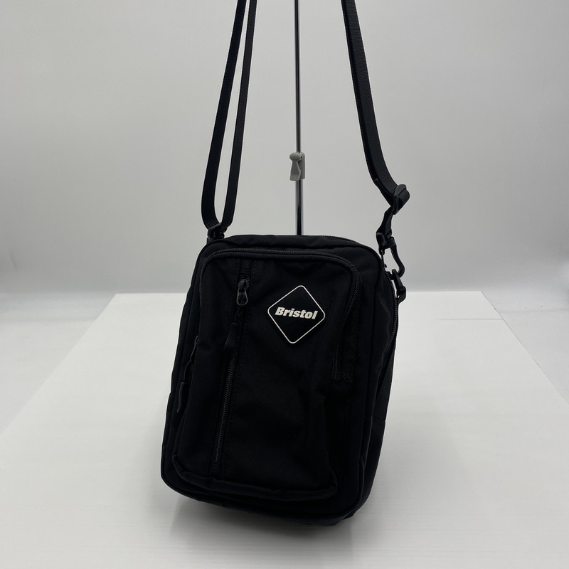 【中古品】【メンズ】 F.C.R.B. エフシーアールビー 24SS TOUR MINI SHOULDER BAG FCRB-232097 ツアー ミニ ショルダーバッグ カバン 188-260529-ks-08-tei カラー:ブラック 万代Net店|万代Net店