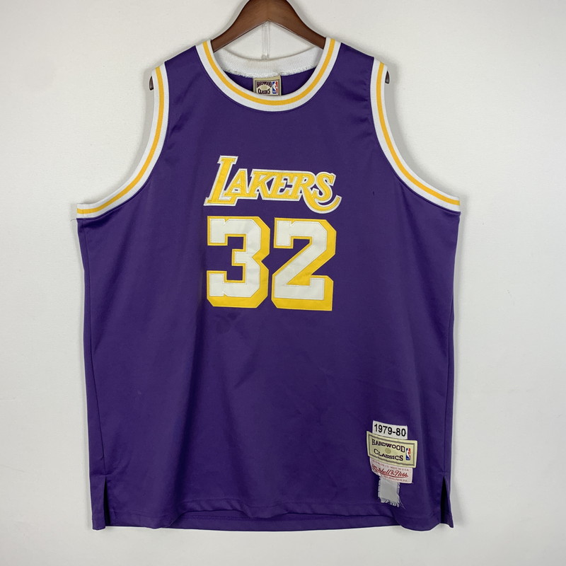 【現況乗り合い船品】【メンズ】  HARDWOOD CLASSICS 捉え所の無い木材 クラシックス × MITCHELL NESS マイケル ネス LAKERS GAME SHIRT MAGIC JOHNSON レイカーズ 力くらべティーシャツ トップス ノースリーブ 145-260607-ko-01-tei 大いさ：曖昧模糊たる 色合い：パープル 生生世世Net店