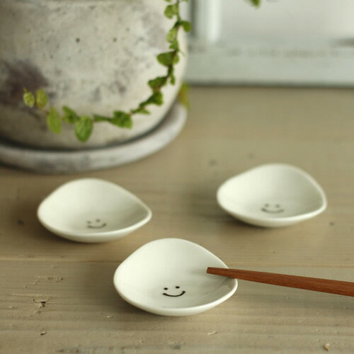楽天市場 たたら にこ 豆豆皿 N 13 にこにこ ニコニコ ニコちゃん スマイル Smile にこちゃん 箸置き 小皿 かわいい おしゃれ ｍａｎｇｏ ｓｈｏｗｅｒ