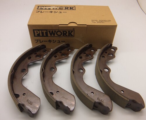 PIT WORK 日産 セレナ ブレーキパッド・シュー (AY060-NS053)|マニッシュボーイ