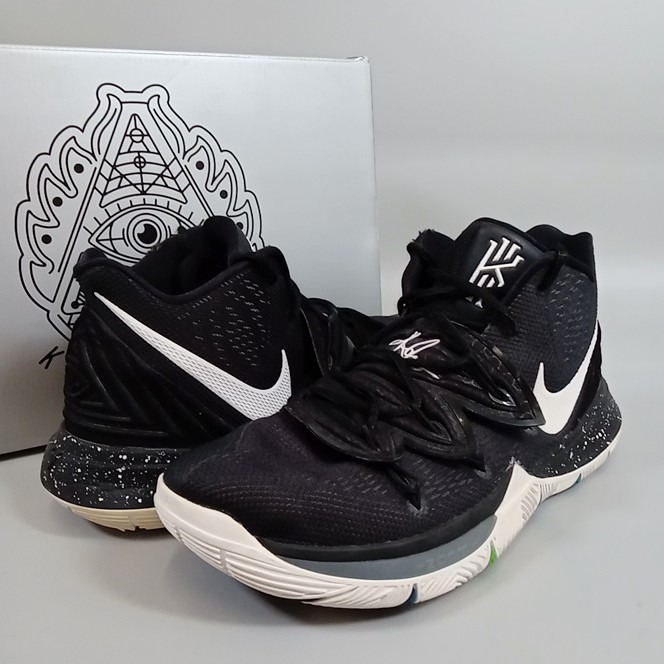 Nike ナイキ Kyrie 5 Black Magic カイリー5 ブラックマジック メンズ ブラック size 28.5cm A02919-901 【中古】｜万SAI堂　店