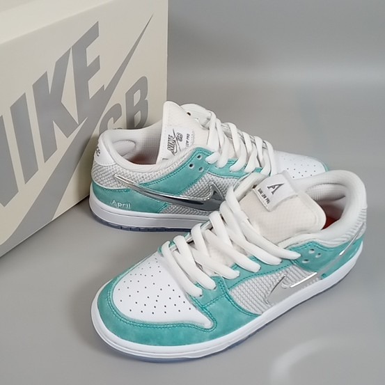 新品未使用 NIKE エイプリル Dunk Sb low pro QS 27cm 11/25・11/27・11/28発売｜APRIL SKATEBOARDS × Nike SB Dunk