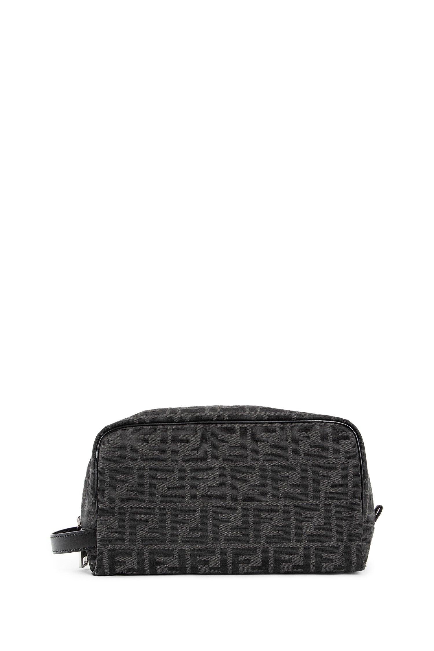 要エントリーポイント10倍 fendi フェンディ クラッチバッグ