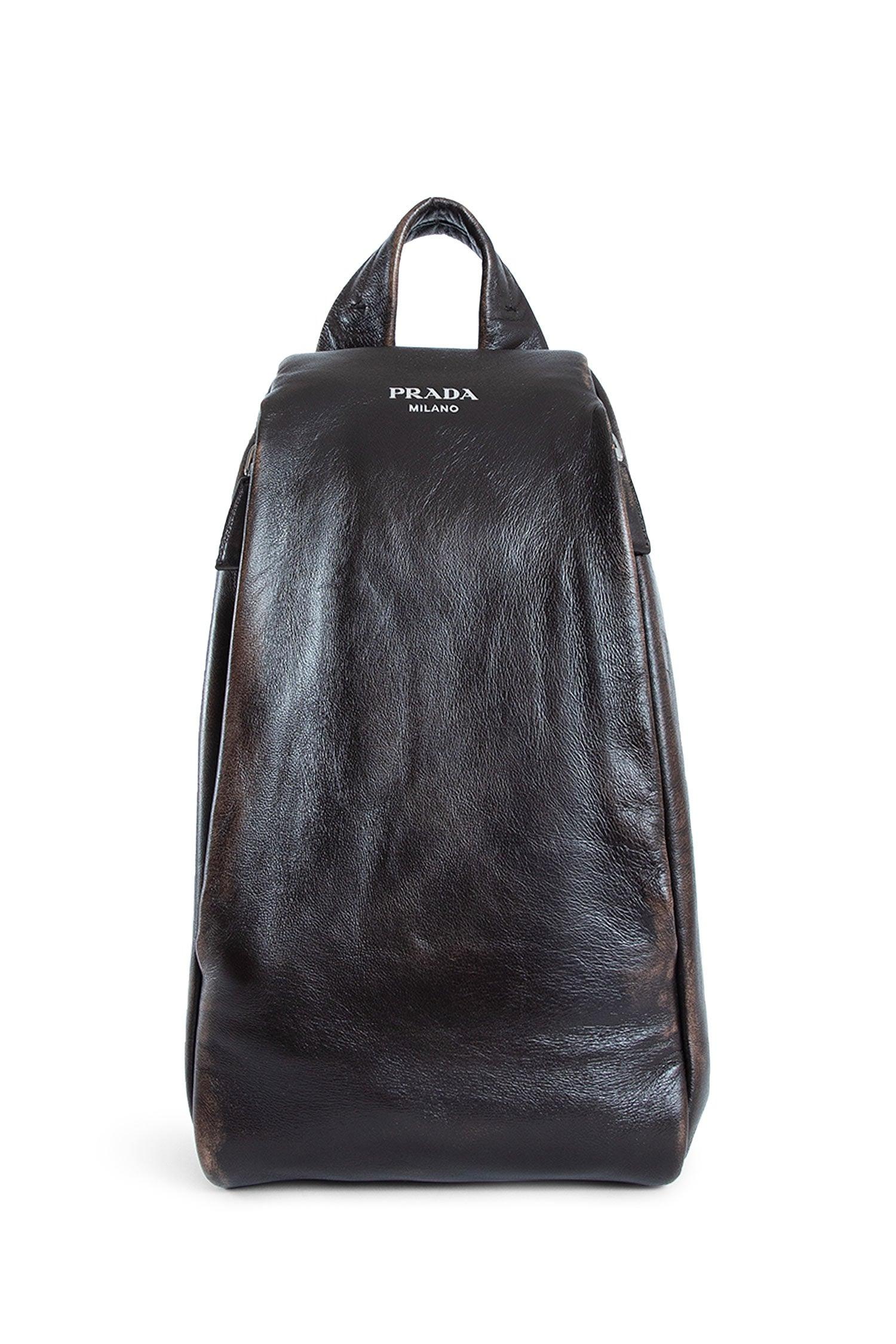 要エントリー尖んがり10倍 PRADA プラダ 暗然たる赤銅色 ナッパレザー うしろ側容器に並べる To-0