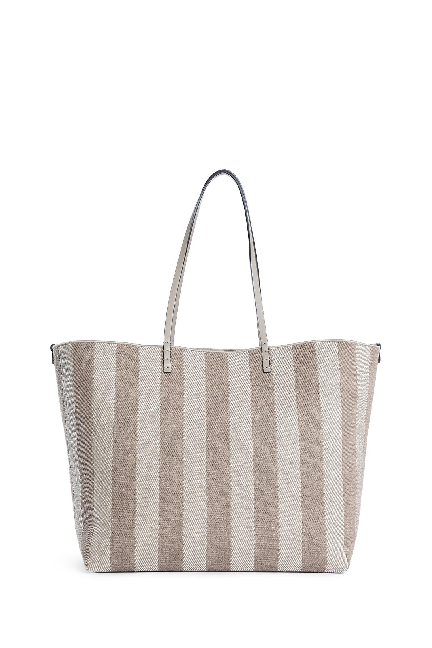 要エントリーポイント10倍 fendi フェンディ リバーシブル トート SN-4 EO-０